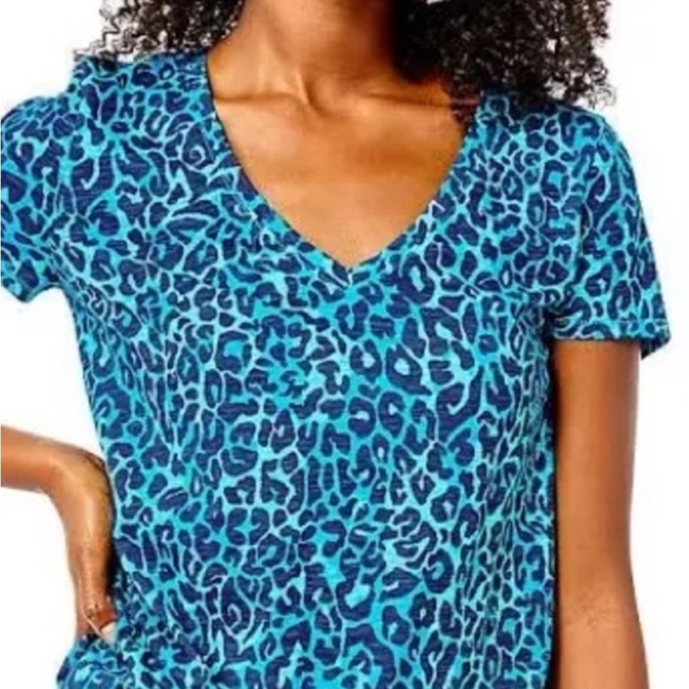 Lilly Pulitzer Etta v-neck tee.  Style 001504